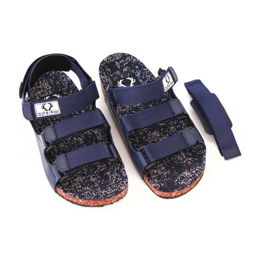 DAICHI NAVY ORIGINAL x KOJO Sandal Casual Biru Dongker Pria Sendal Slide Jalan Santai Harian Hangout Main Slop Kerja Formal Kondangan Lebaran Selop Remaja Dewasa Bapak Bapak Kado Orang Tua Semi Kulit Premium Distro Footwear Ban Tali 3 Strap Keren Terbaru