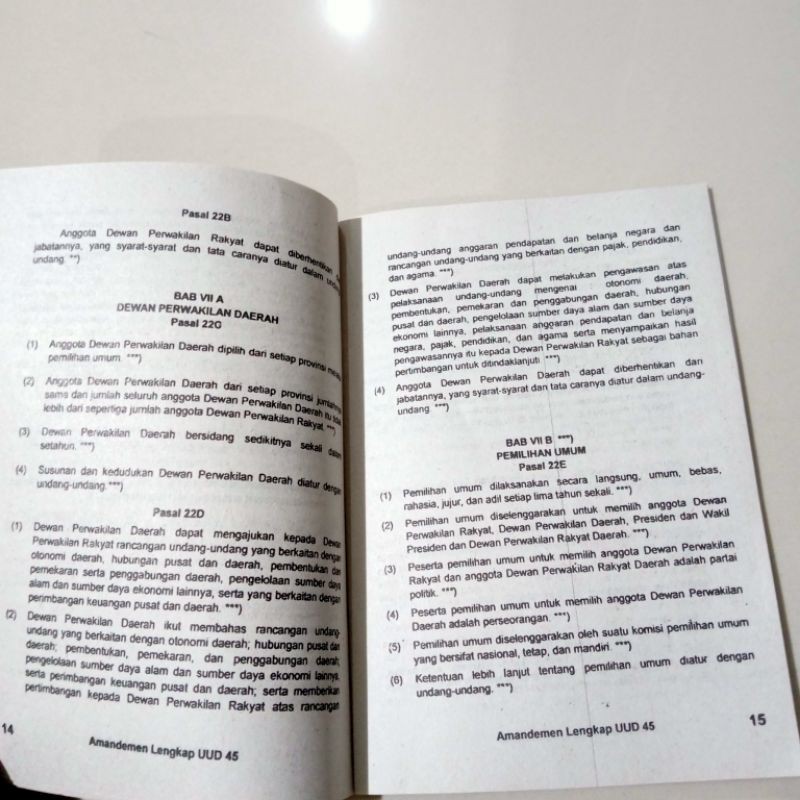 buku undang undang dasar 1945 dan amandemen (10×14cm)