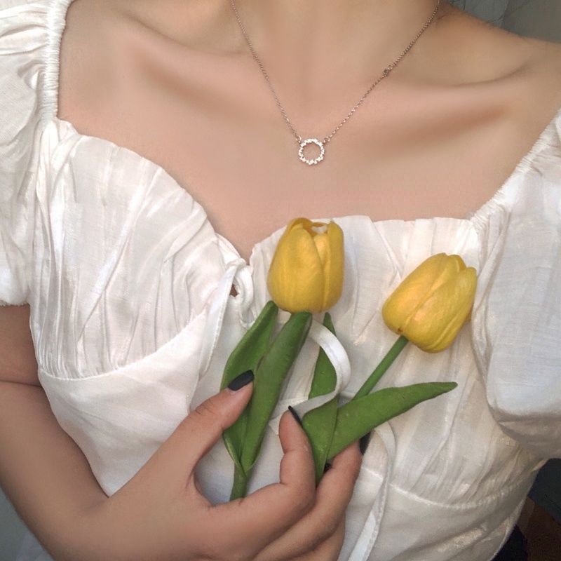 Kalung Liontin Bentuk Lingkaran Mini Warna Silver Gaya Korea Untuk Wanita