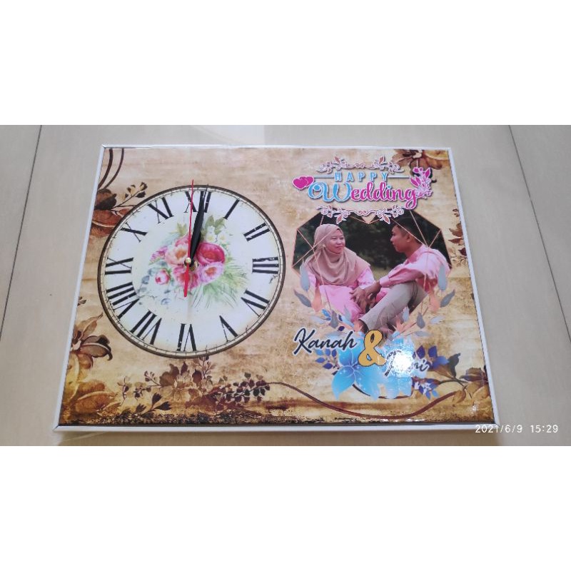 Kado foto pernikahan,wisuda,ulang tahun,baby biografi, jam dinding + bingkai + gratis ongkir