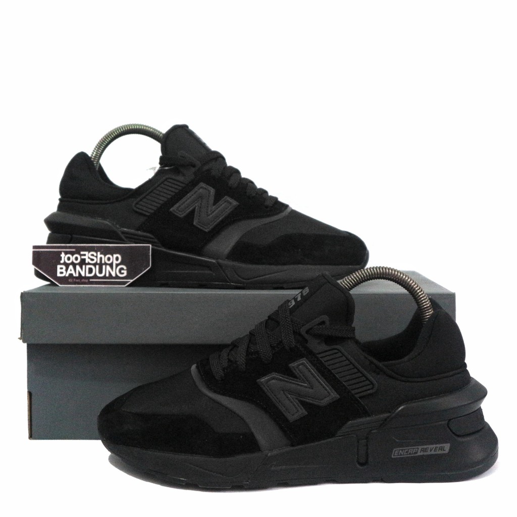 new balance 997 triple black