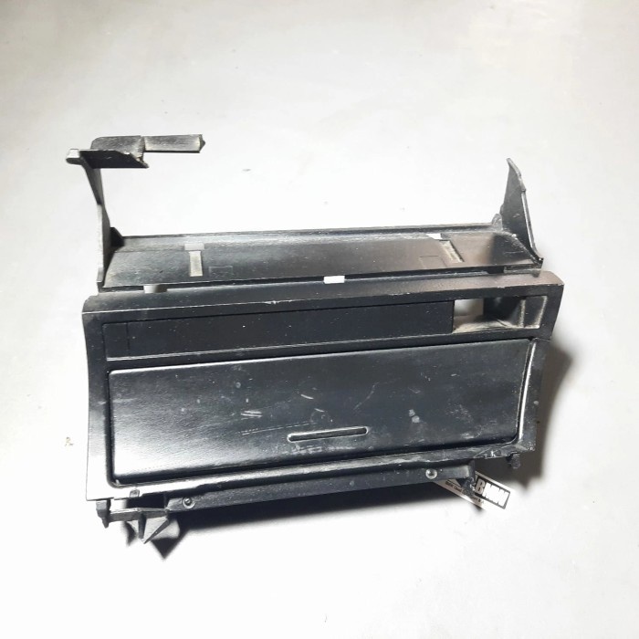 asbak depan BMW E46 {Part by BMW Speciall Part}