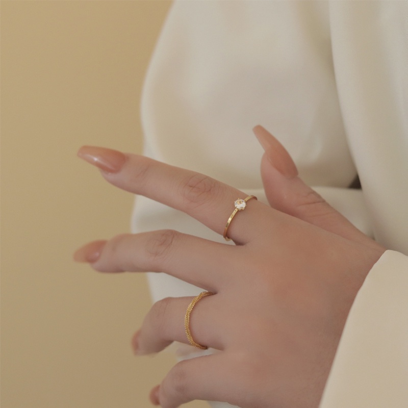 Cincin Berlian Tunggal Bahan Titanium Steel Lapis Emas 18k Gaya Korea