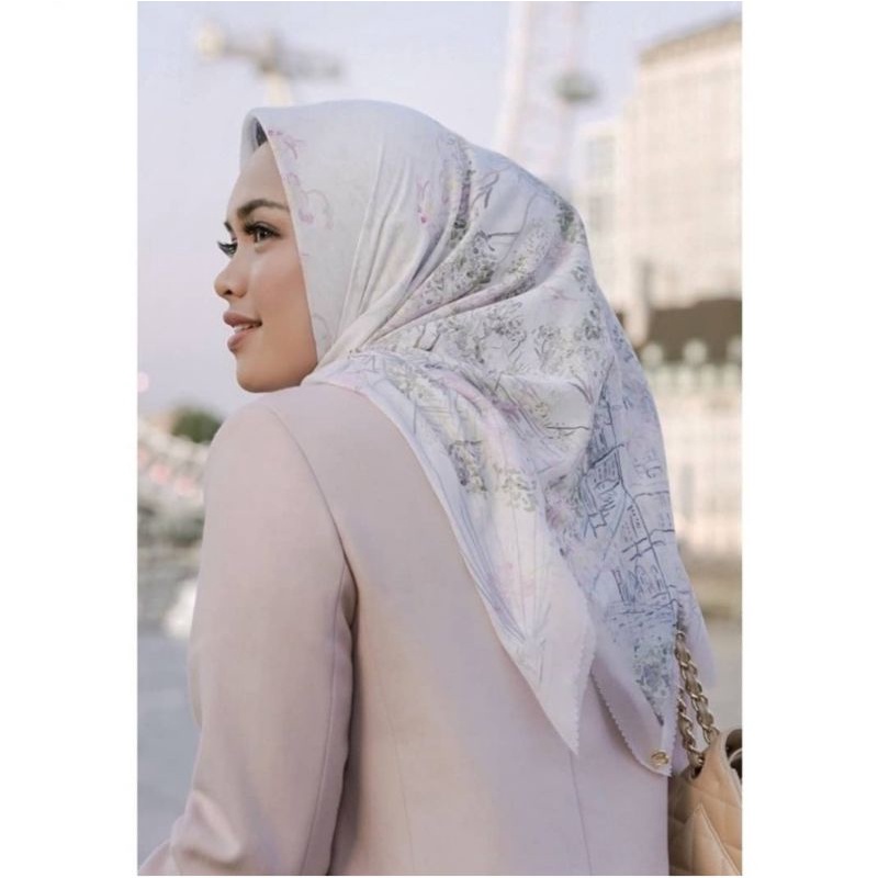 Buttonscarves British Series in white