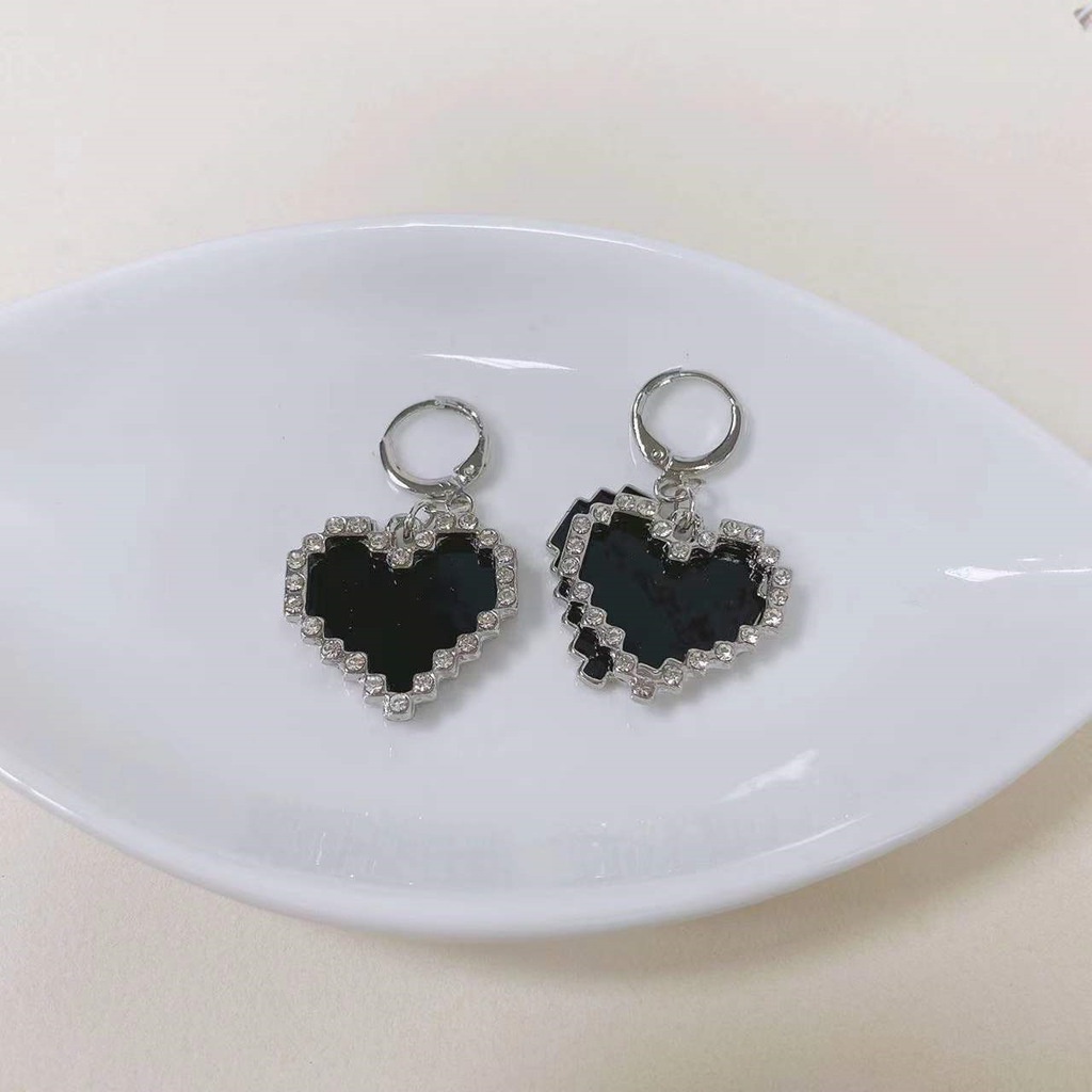 Anting Bentuk Hati Warna Hitam Untuk Aksesoris