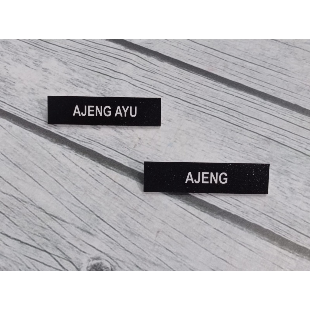 

Name Tag Custom / Papan Nama Dada / Name Tag Peniti dada / Name Tag Custom Akrilik / Surabaya