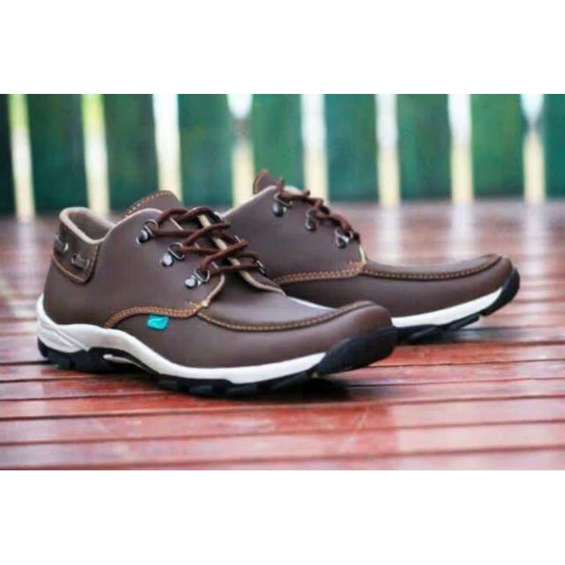 Sepatu casual sneakers kasual kulit asli premium kickers