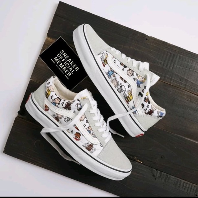 Sneakers wanita VANS X PEANUTS OLD SKOLL WHITE