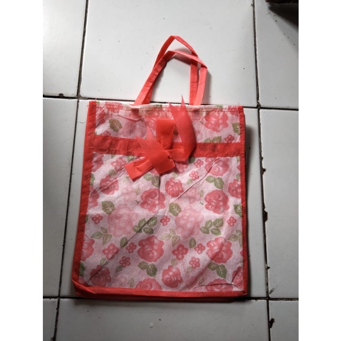 

NEW Tas hajatan syukuran pita kotak nasi 20 x 20 - Merah