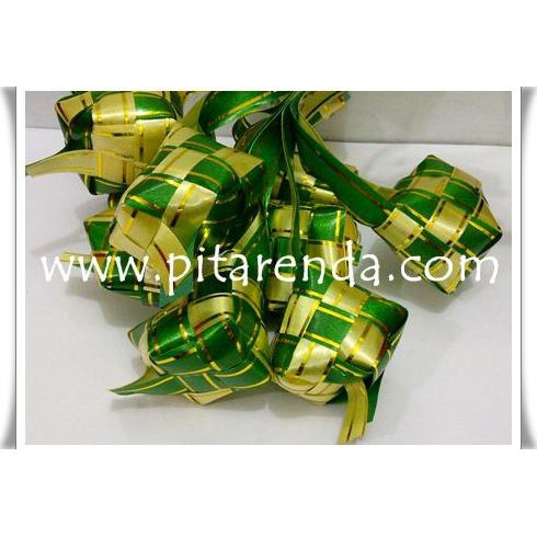 

Alb-01 : Ketupat Hias Hijau Ukuran Sedang Untuk Hiasan Parcel Lebaran