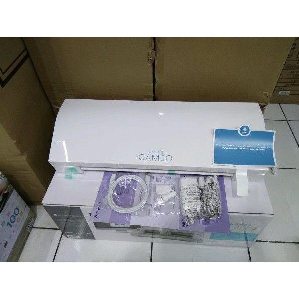 Cutting Silhouette Cameo 3