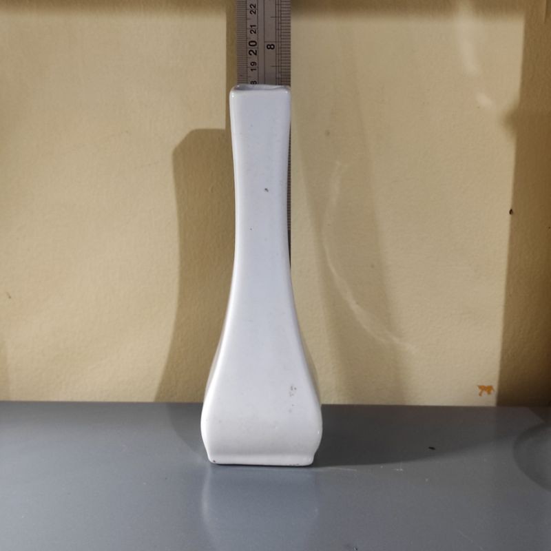 vas keramik tinggi 18cm