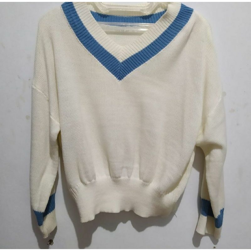 sweater V-neck