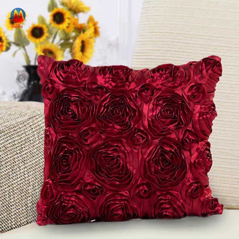 Sarung Bantal Dengan Hiasan Pita Dan Gambar  Bunga  Mawar 