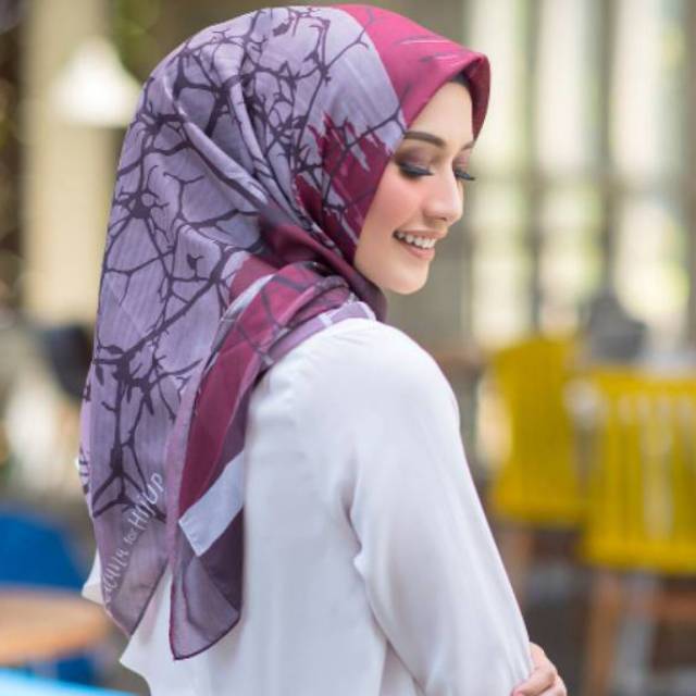 Louisaluna . preloved Louisaluna scraf