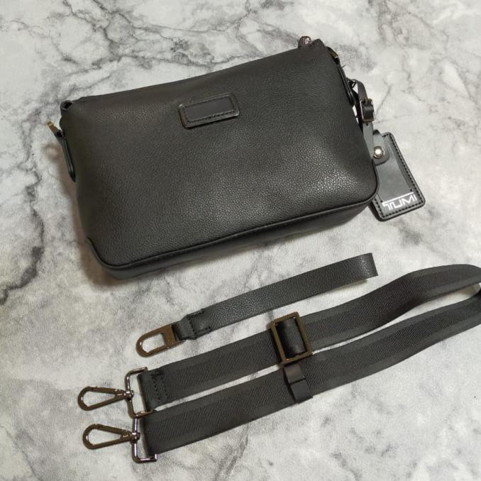 CLUTCH BAG UNIVERSAL SELEMPANG PRIA TUMI LEATHER BLACK MIRROR