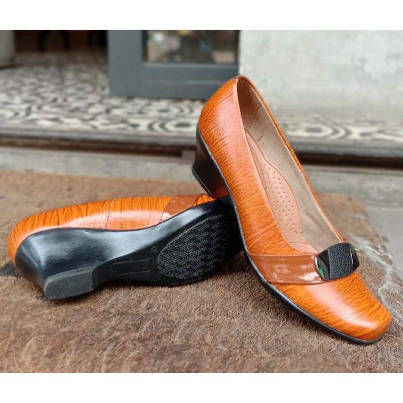 Sepatu Pantofel Wanita Asli Kulit