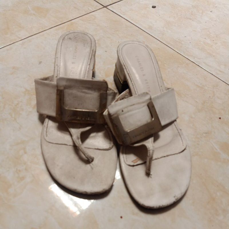 preloved sandal charles n keith size 35