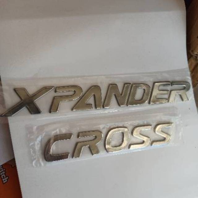 Emblem Hood Original Mitsubishi Xpander Cross Hitam dan Chrome