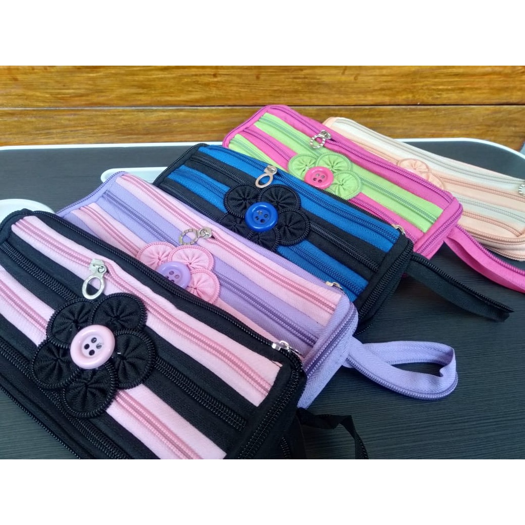 

Barang bekas/Preloved/Second/Seken Tempat Pensil Resleting Motif Bunga