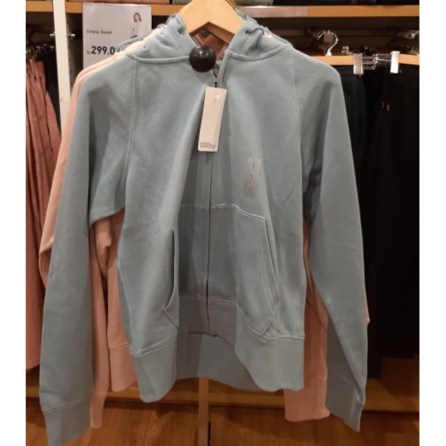 UNIQLO JAKET WANITA