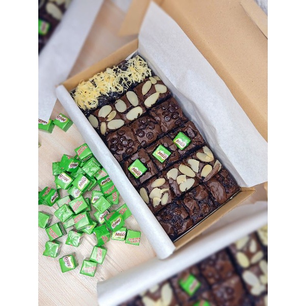 

Brownies sekat sedang / sekat brownies mini /sekatbrownies / fudgy brownies shiny crust