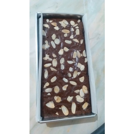 

Brownies Dark Coklat 20 x 10cm