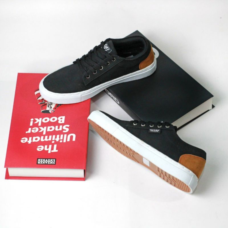 bungkusuku neutron - Sepatu Pria Casual Sneakers Canvas Premium Kets Sekolah Santai Murah
