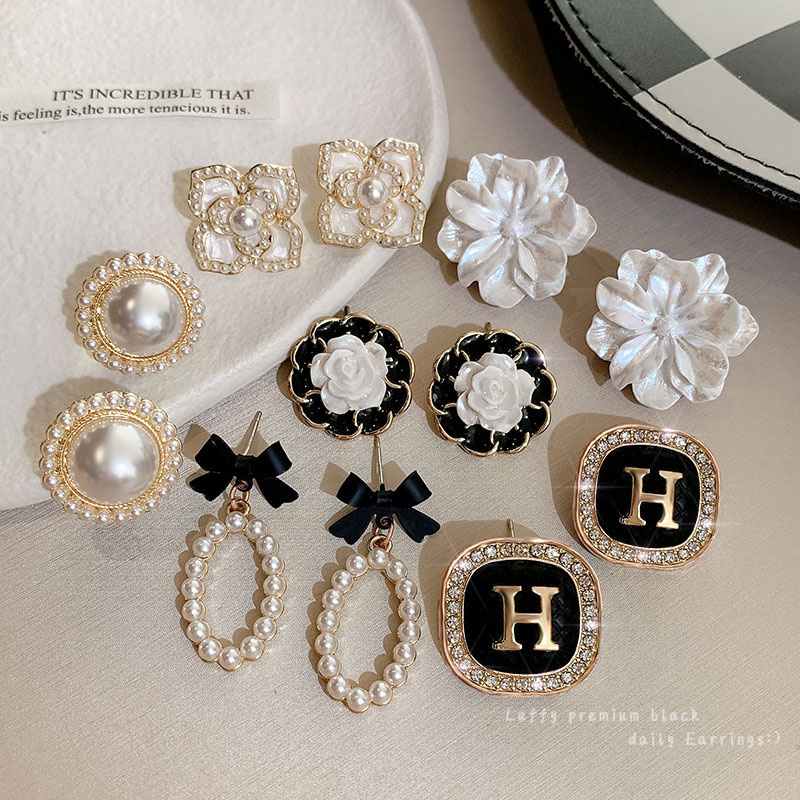 Anting Stud Bahan Logam Aksen Mutiara Dan Batu Permata Gaya Korea Untuk Wanita