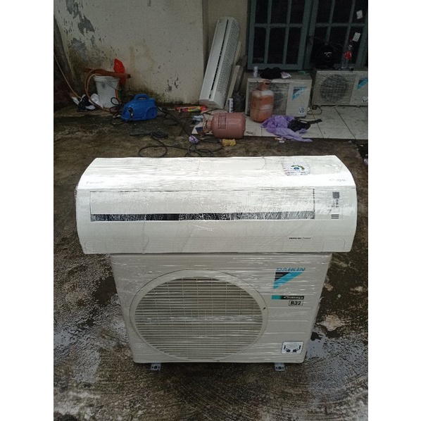 AC DAIKIN INVERTER 1/2 PK SECOND ORIGINAL