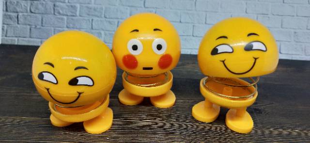 Emoji Pajangan Dashboard Mobil Lucu / Boneka Emoji Per Kepala Goyang superhero