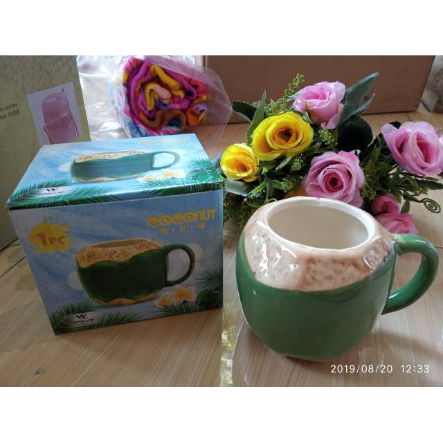 Gelas/mug kelapa muda