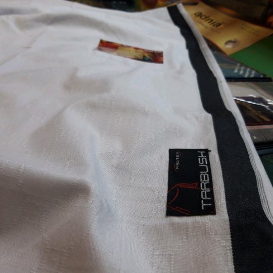 Sarung Tarbush Putih Dan Hitam Polos