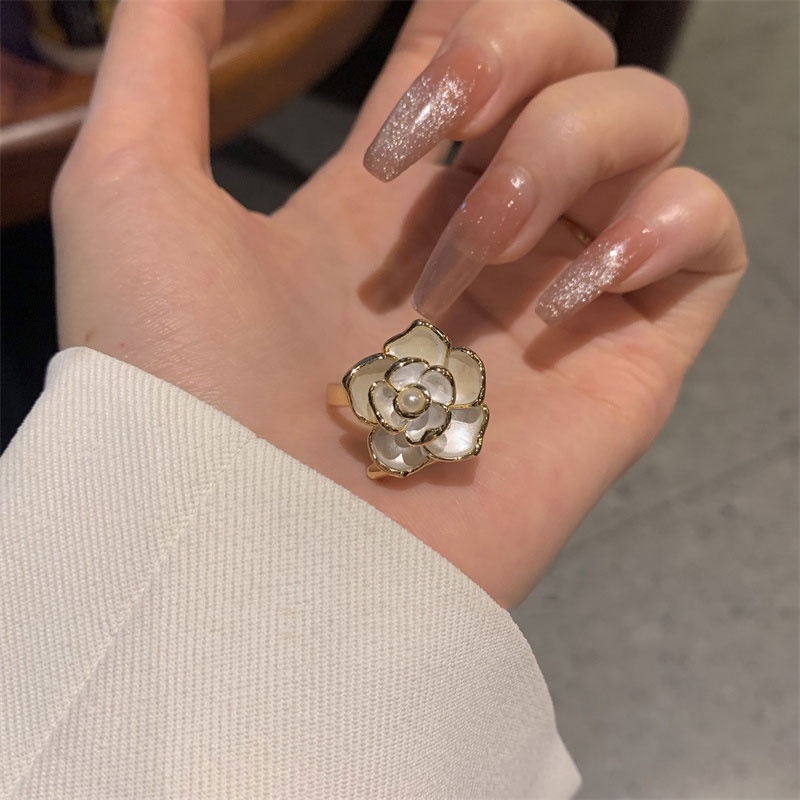 Cincin Model Terbuka Dapat Disesuaikan Desain Bunga Camellia Putih Gaya Retro Perancis Untuk Wanita