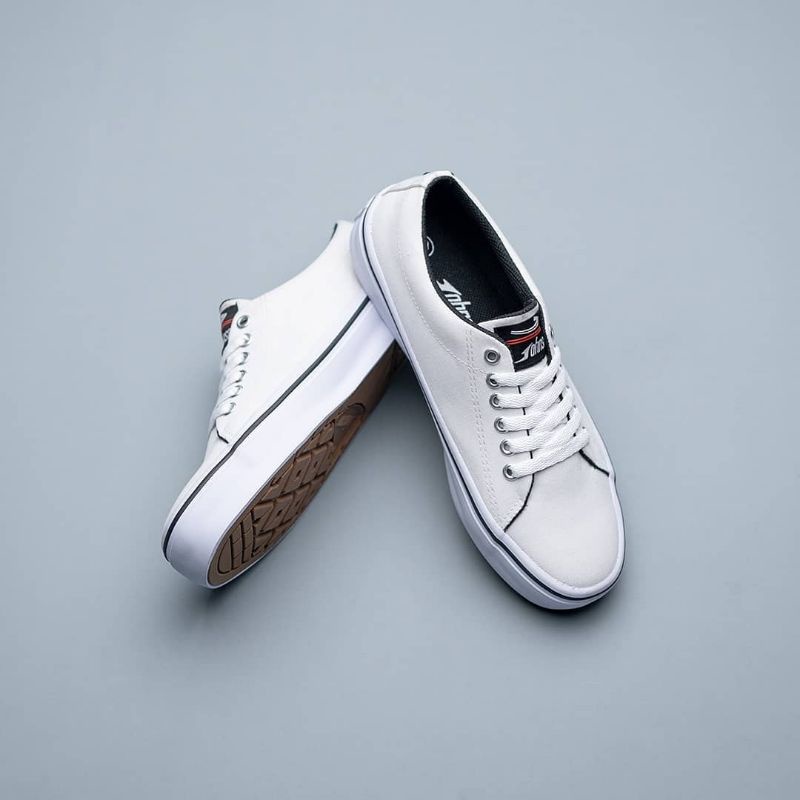 Sepatu Johnson Aegis White Original 100% jhonson