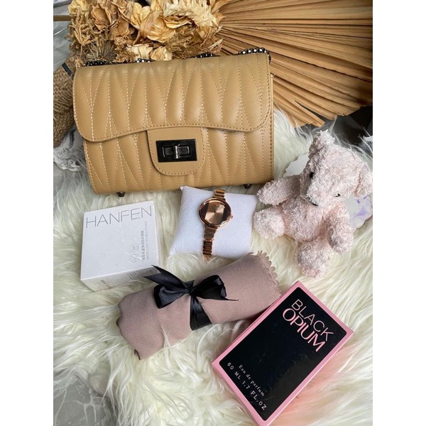 

{TAMASU} PREMIUM HAMPERS HIJAB/KADO CEWEK/GIFT BOX CEWEK/ANNIVERSARY