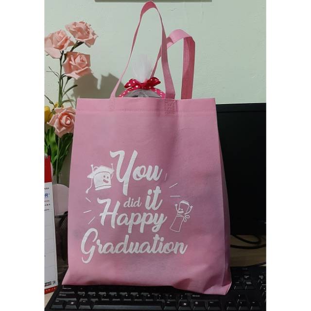 

Goodie bag with handle tambahan untuk boneka wisuda