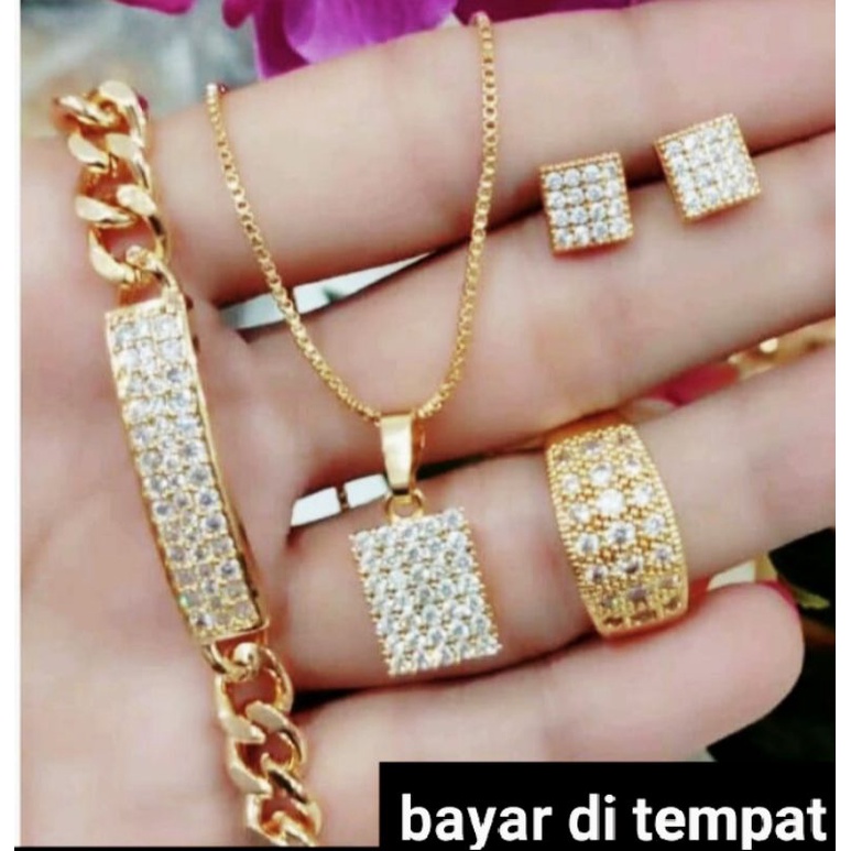 Set Perhiasan wanita dewasa Titanium lengkap motif plat full permata anti karat dan tidak mudah pudar tersedia ukuran L dan M warna gold lapis emas 23 k