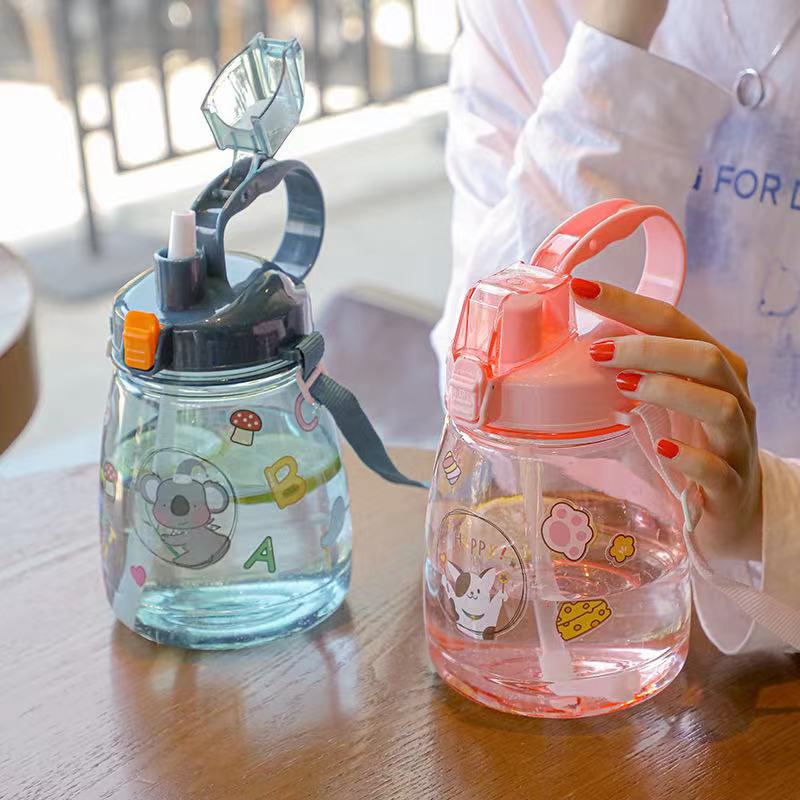 H487-2 Botol Minum Anak 1300ml Big Belly Cup Handle Children''s Cup Bottle + DIY Sticker dan Tali Kapasitas Besar