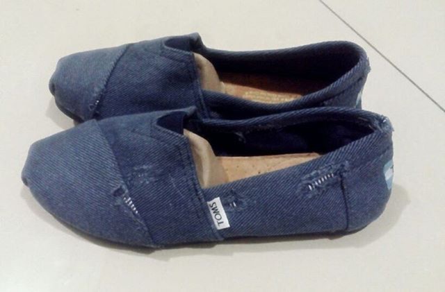 Sepatu_Toms
