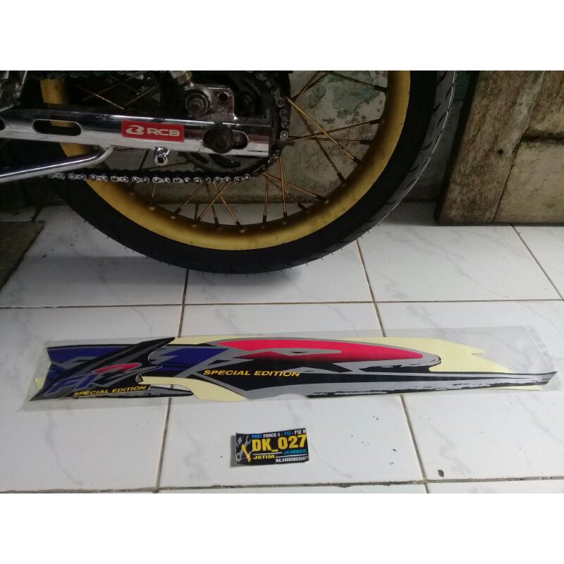 Striping F1Z 96 SE hitam