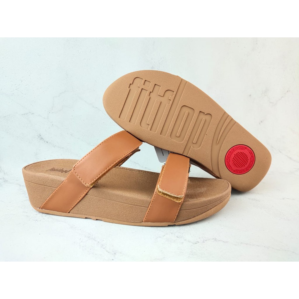 Sendal Wanita Fitflop Lulu Shiny Leather Adjustable Slide Sandal Wanita Slop Wedges Tinggi 4cm Two Strap Kulit Minimalis