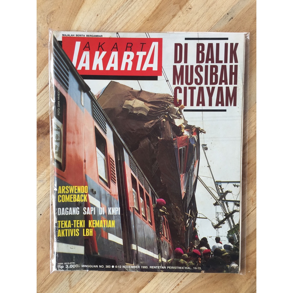 Salah Satu Kecelakaan Kereta Api Terbesar di Indonesia. Majalah Jakarta Jakarta + Bonus Majalah Jaka