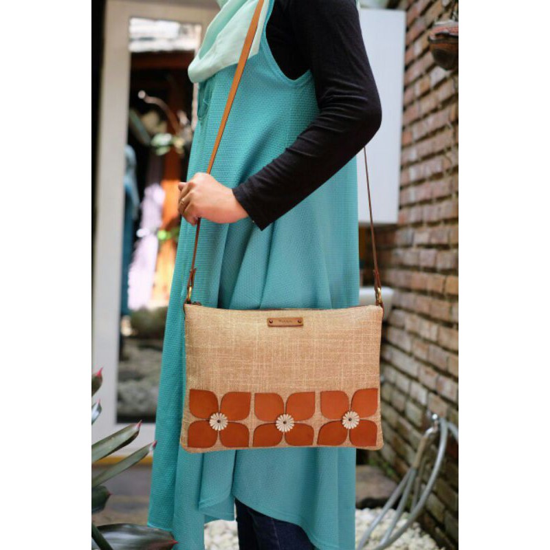 Tas selempang remaja/ tas mini /tas jalan/tas wanita/ tas simple