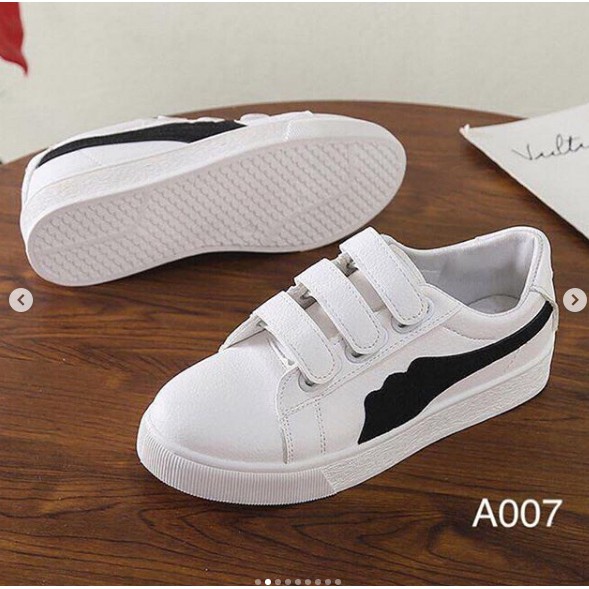 Sepatu Sneakers A007