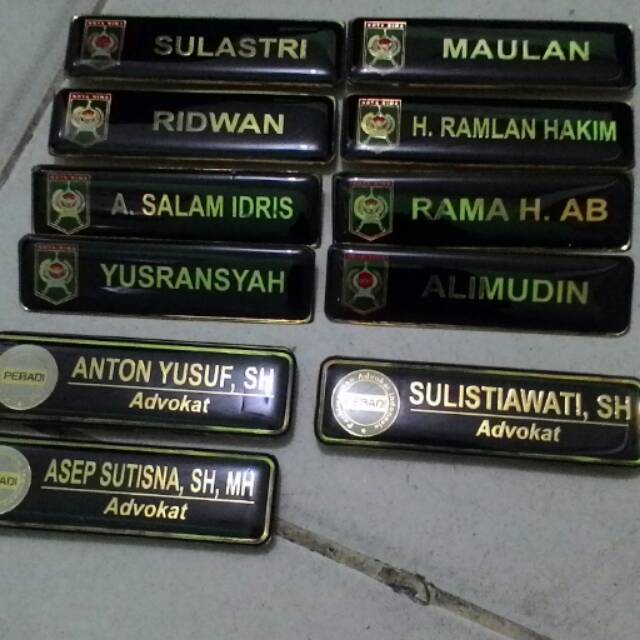 nama dada kuningan name tag