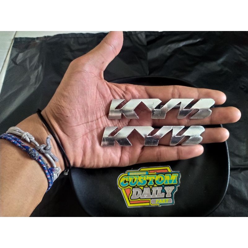 emblem shok depan kyb (silver) emblem shock skok depan kyb replika