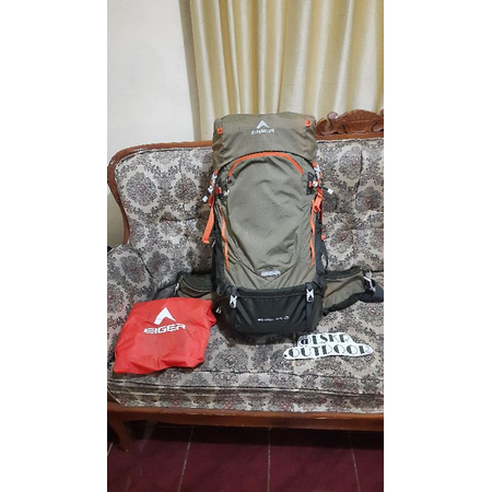 carrier equator trek 65L olive