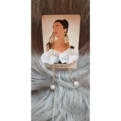 Anting Fashion Kelopak Bunga Putih