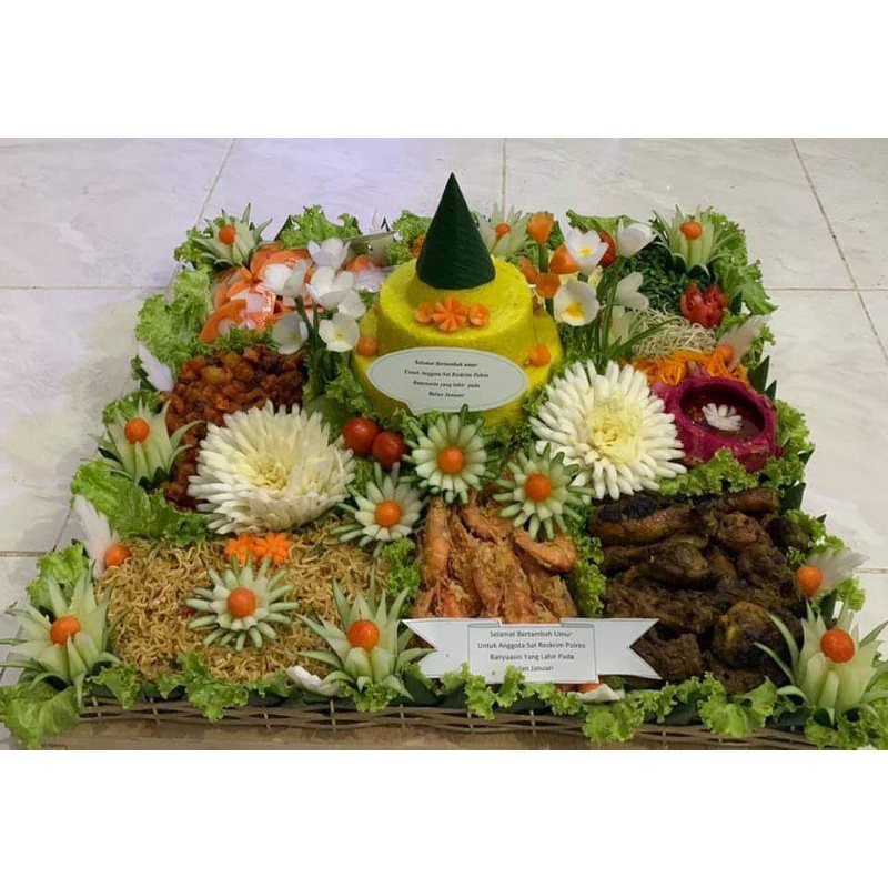 

Nasi Tumpeng